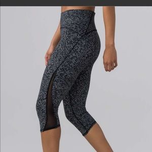 Lulu lemon train times crop 17”